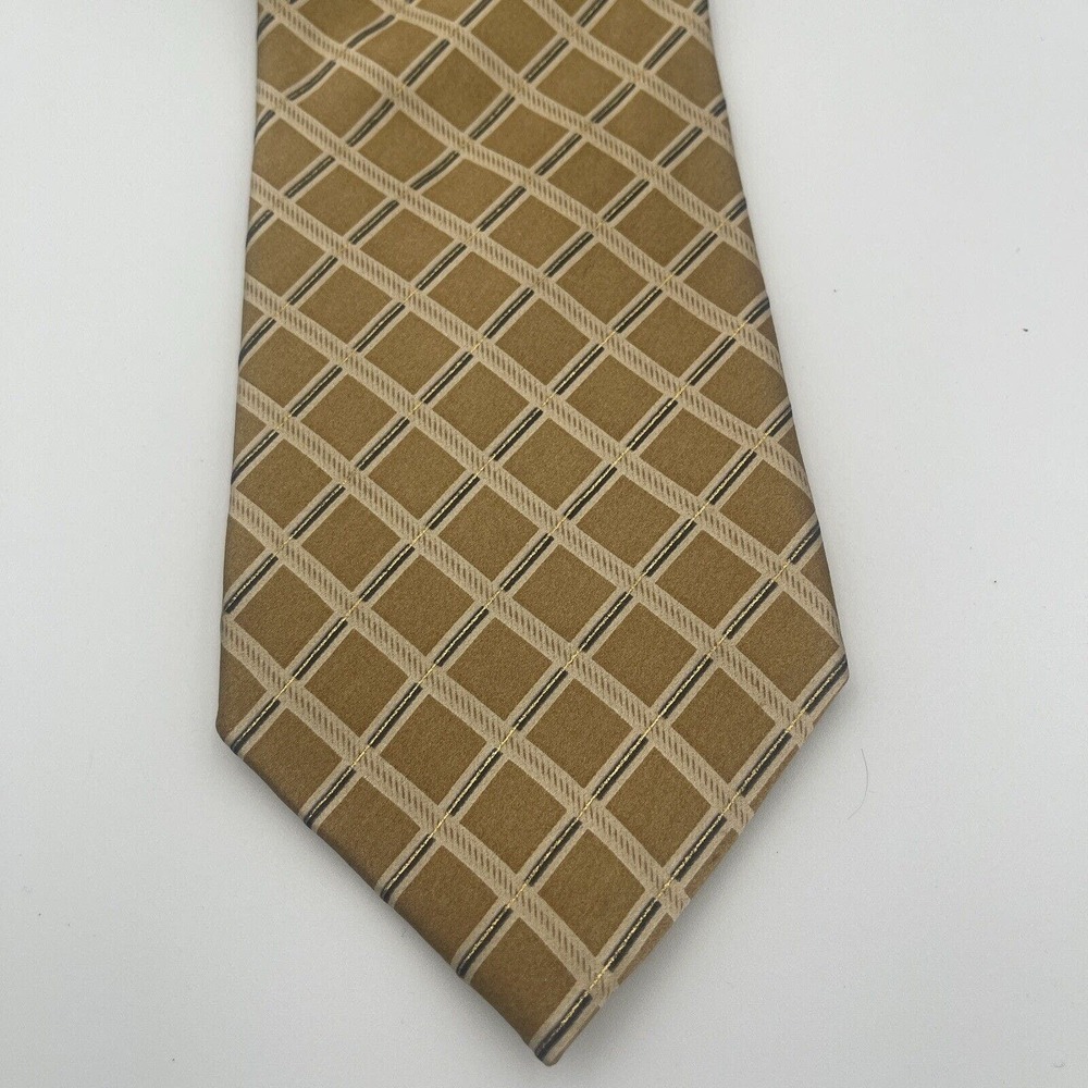 Donald J Trump Signature Collection 100% Silk Gold Geometric Tie 60” x 4"